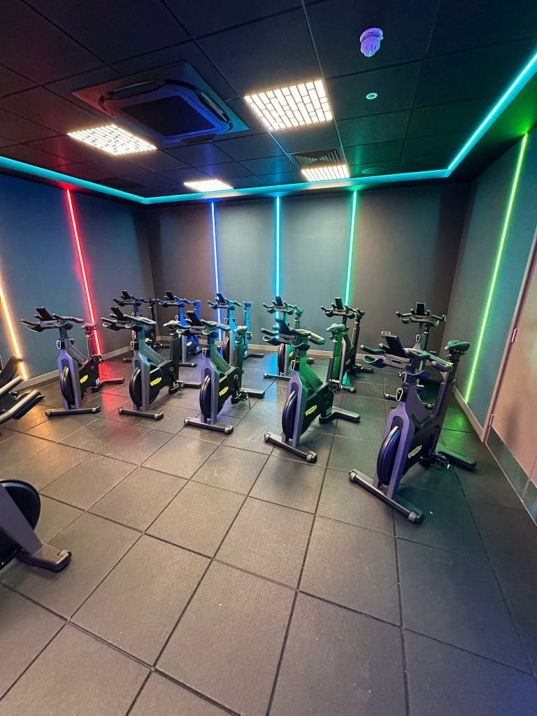 LED lighting in Spin room 