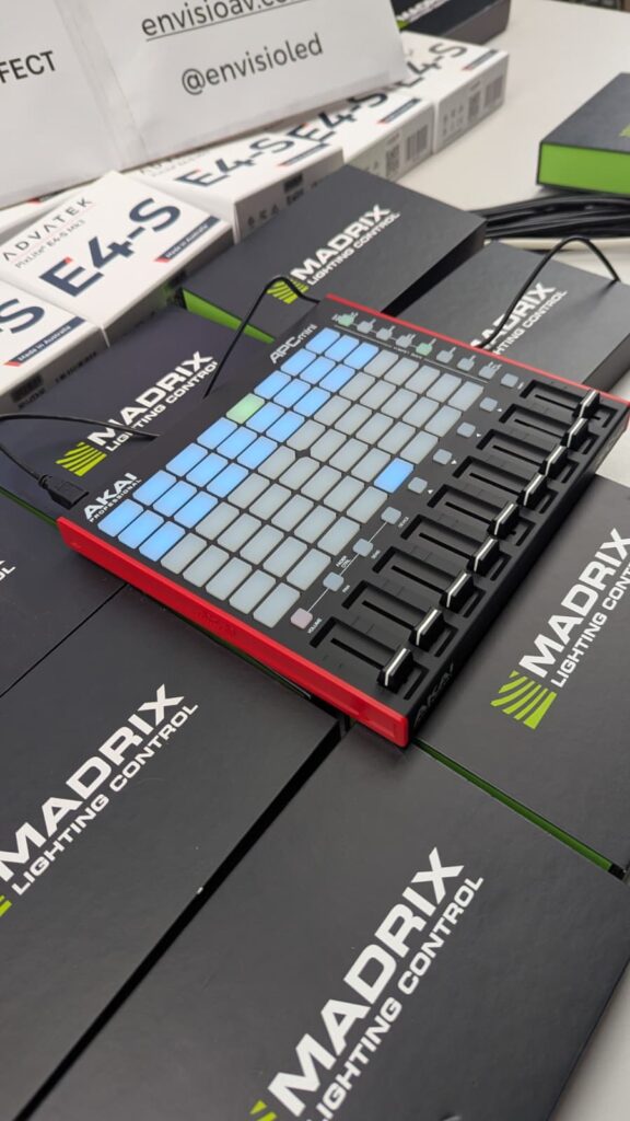 AKAI MIDI controlling pixel LED light box with sACN and DMX universes
